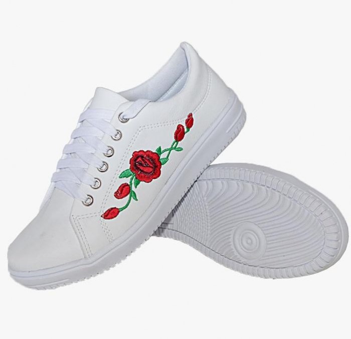 Tenis com fashion rosas bordadas